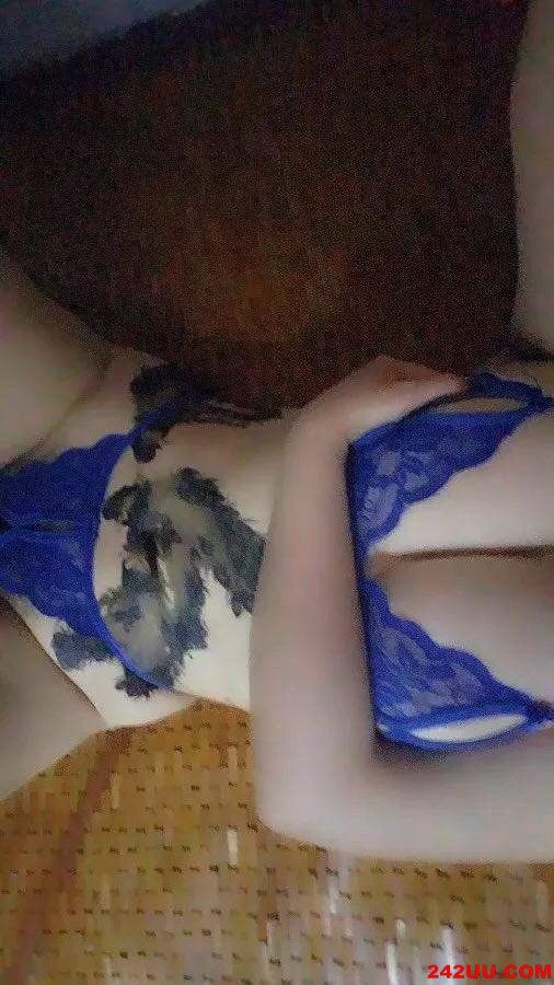 H罩杯的陌陌好友情趣内衣秀