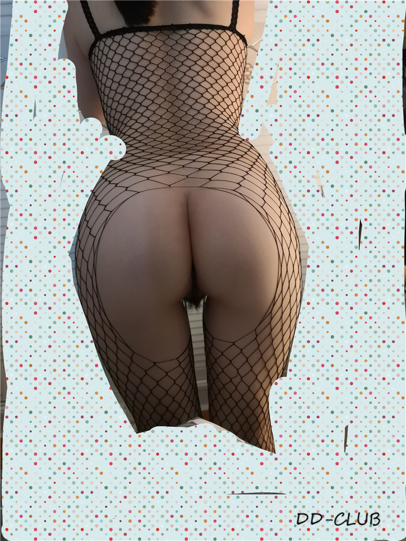 [原创投稿]DD-CLUB自家骚妻的美臀 冬日太冷裸露还是不能太久