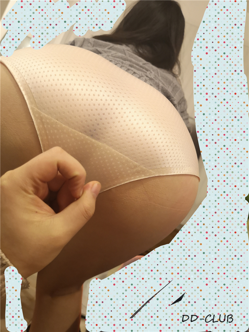 [原创投稿]DD-CLUB自家骚妻的美臀 冬日太冷裸露还是不能太久