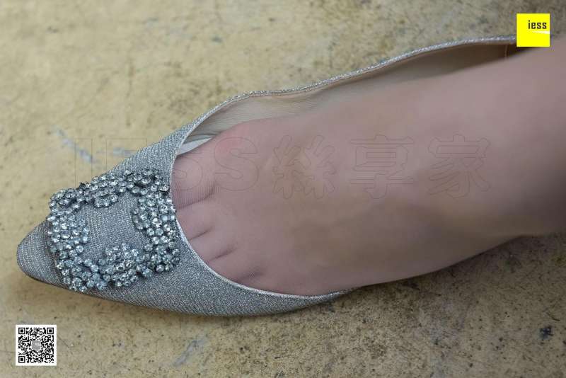 七七 《大长腿咖啡丝平底鞋》