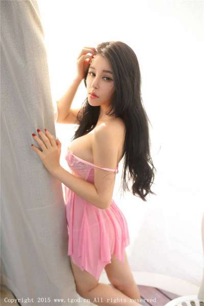 养眼女神性感美胸写真