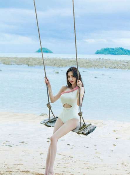 极品嫩模性感沙滩写真