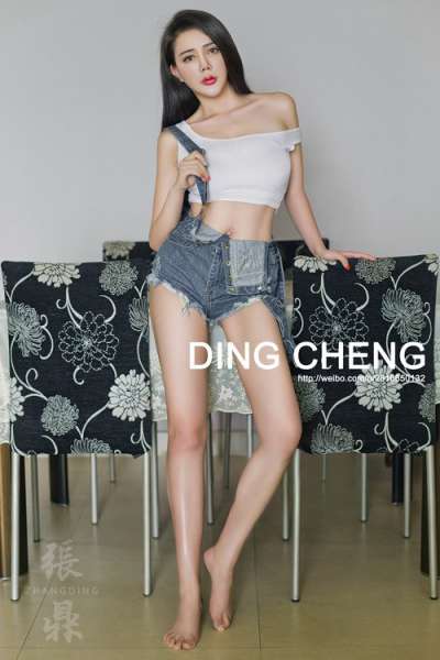 性感睡衣美胸美腿美女