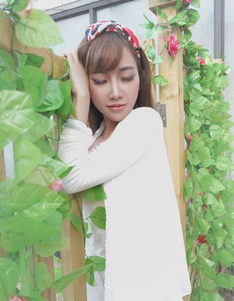 D奶美女农家庭院爆乳写真