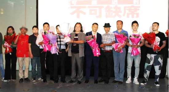 《不一样的焰火》定档10月12日 传达法治精神