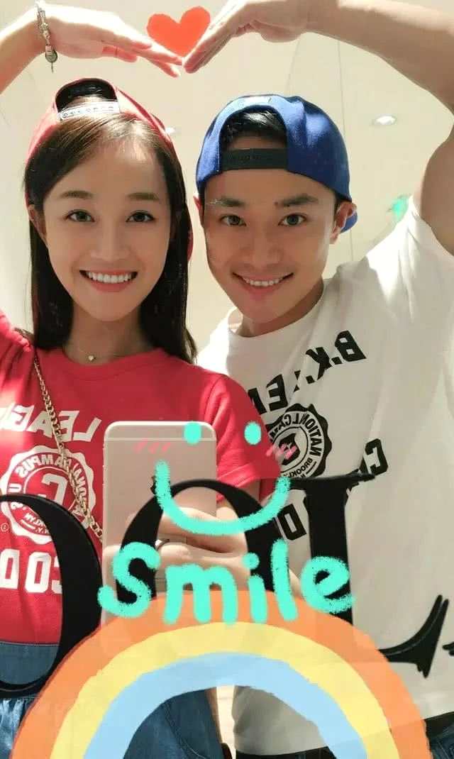 曹骏蓝盈盈相恋两周年，守时先生和迟到小姐好幸福