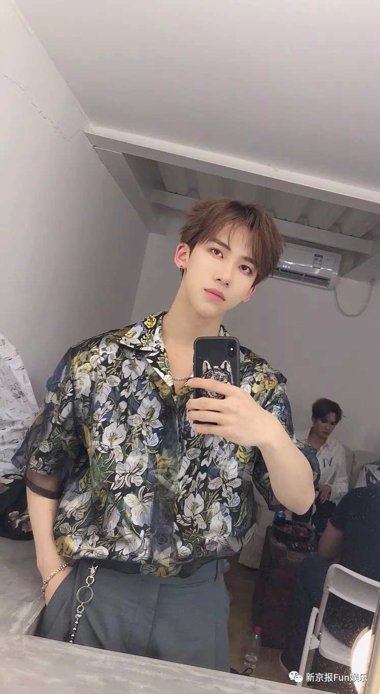 毫无社会责任感的男偶像，才娘