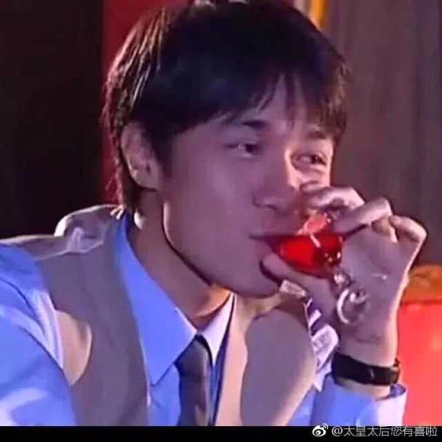 曹骏蓝盈盈相恋两周年，守时先生和迟到小姐好幸福