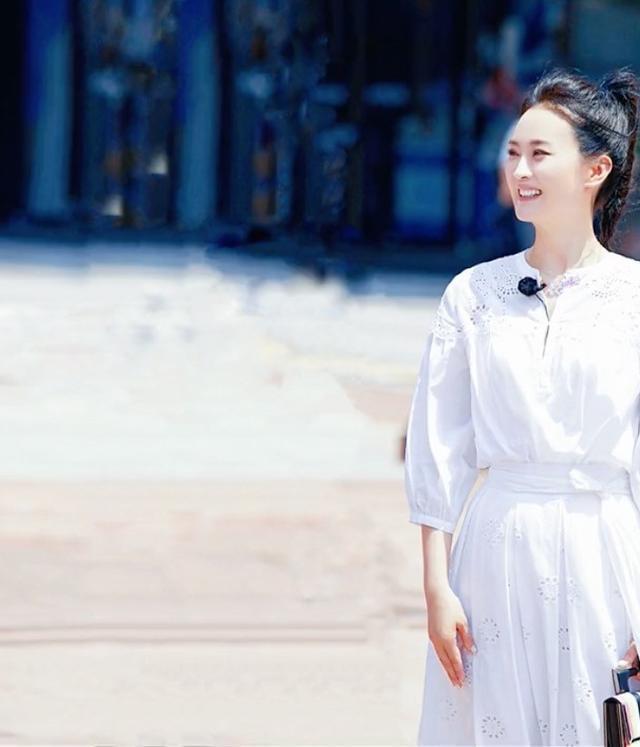 晴格格王艳 15 岁儿子曝光，母子俩人共用一张脸，身高早已超过妈妈