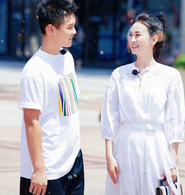 晴格格王艳 15 岁儿子曝光，母子俩人共用一张脸，身高早已超过妈妈