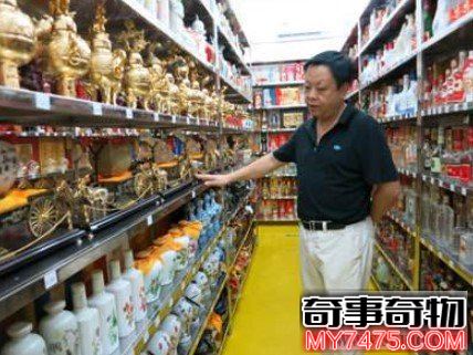 世界上收藏白酒最多的人（收藏1875个白酒厂家将近一万瓶）