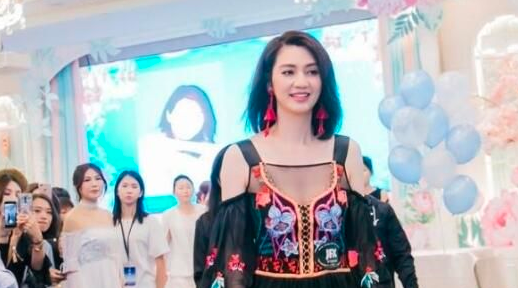 香港肉丸子事件是什么意思，解密女星丢人的成功路