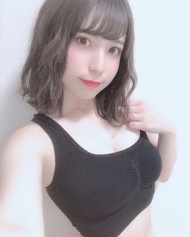 穿著和服贤淑端庄，但是只要脱下那身和服，雪白双峰散发浓郁日式奶香！