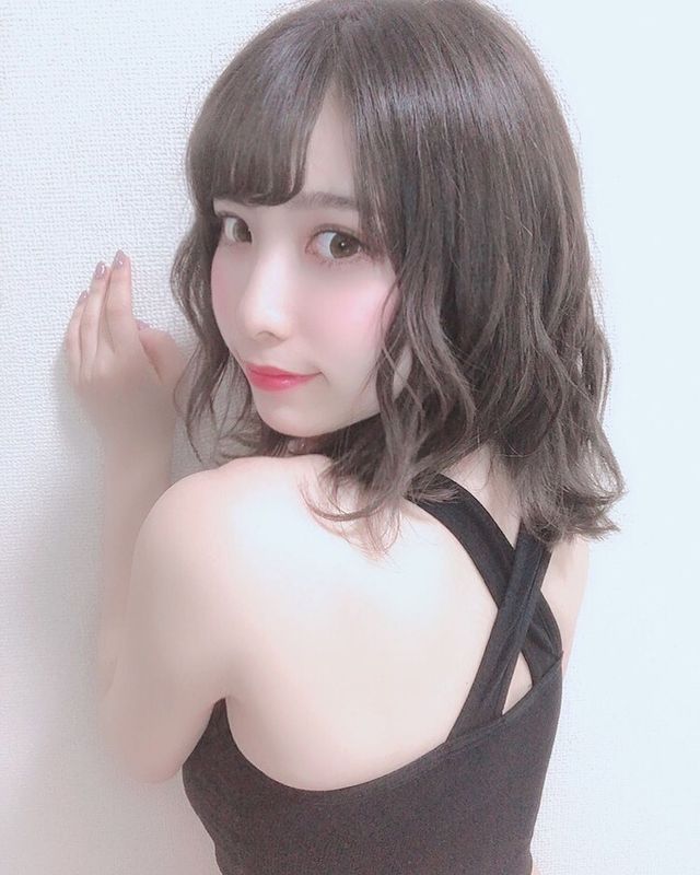 穿著和服贤淑端庄，但是只要脱下那身和服，雪白双峰散发浓郁日式奶香！