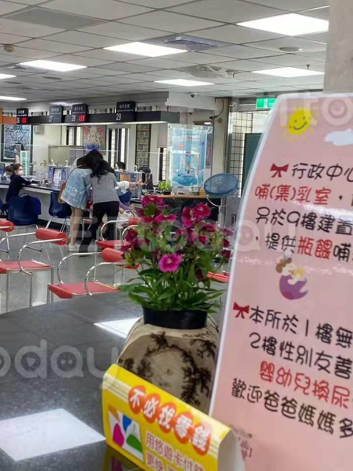 恭喜！合约情侣成婚，停工一年怀孕了！