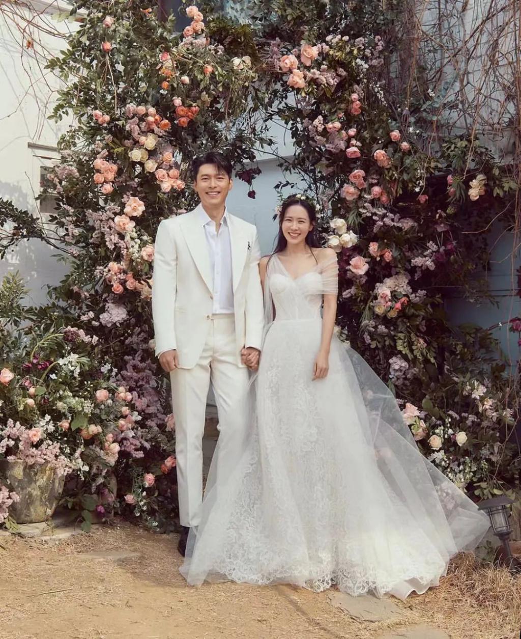恭喜！合约情侣成婚，停工一年怀孕了！