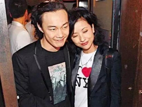 徐濠萦花百万日本豪买，陈奕迅日日焦虑卡里只有三千万