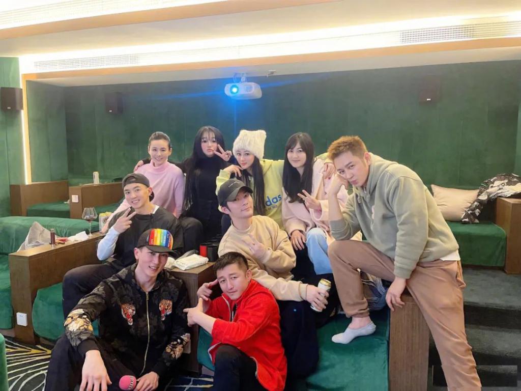 上海明星的别墅：邹市明家院子似公园，陈赫女儿房间上百平