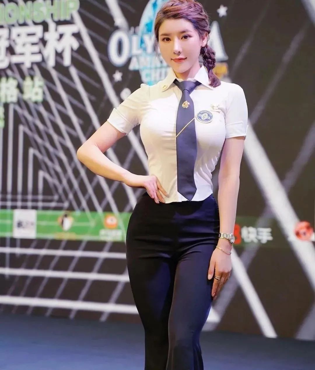 刘太阳COS“蜘蛛侠”，尽显丰满身材