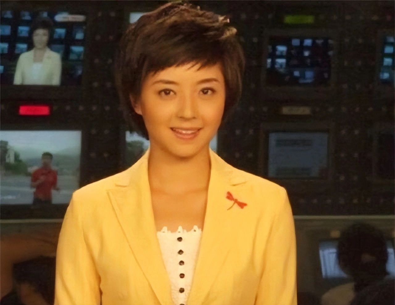 女主持佟瑶：酒后内急，在江边“小解”，不幸落水身亡，令人惋惜
