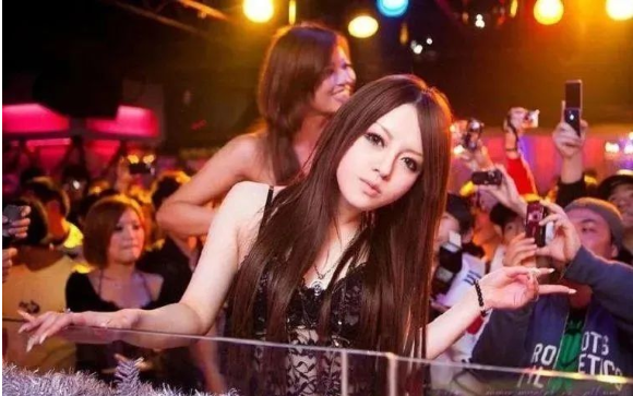 火爆华人区的AV女神，黑化张韶涵——樱井莉亚