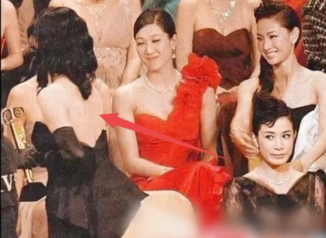 曾被质疑虚伪是“姣精”，TVB最后一位花旦如何实现口碑逆袭？