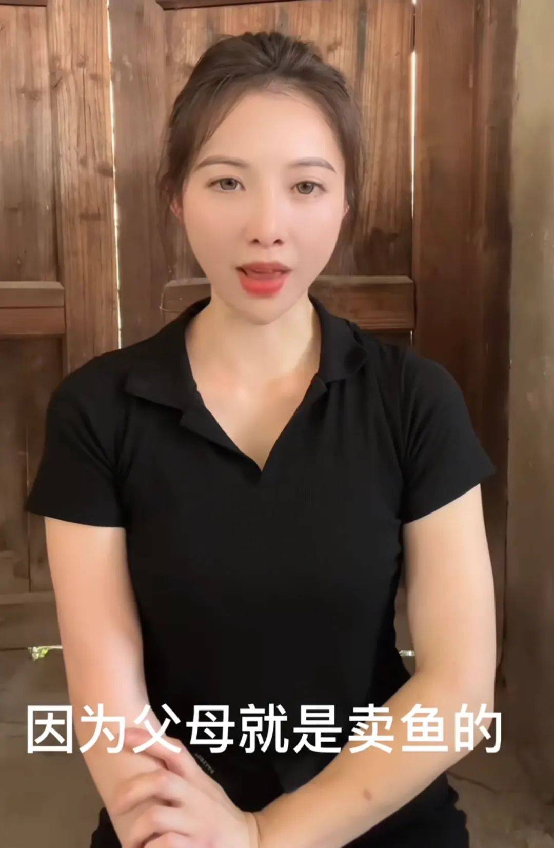 冲上热搜的“卖鱼西施”，让我越想越后怕：她这么美，不该被毁掉