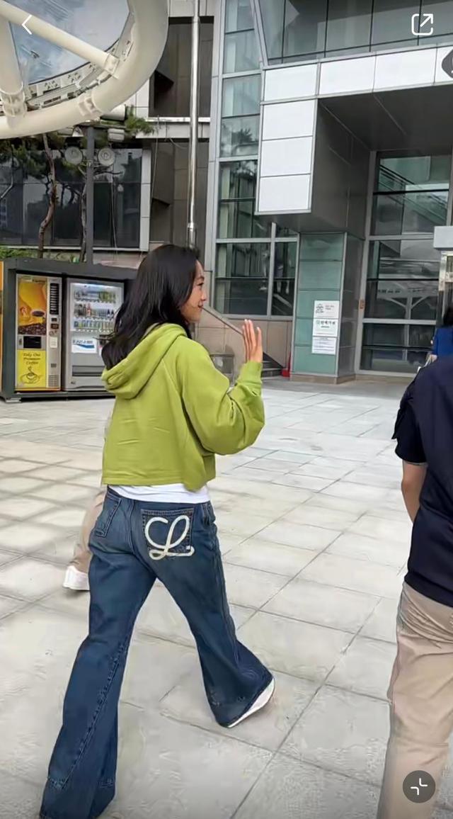 汤唯在首尔街头被偶遇！打扮朴素状态好
