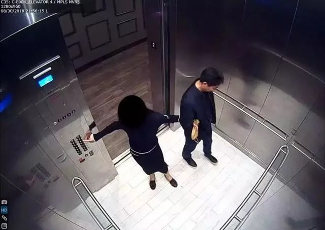 刘强东强奸事件女主角刘婧尧照片曝光，没奶茶妹妹漂亮啊，东哥真的脸盲？