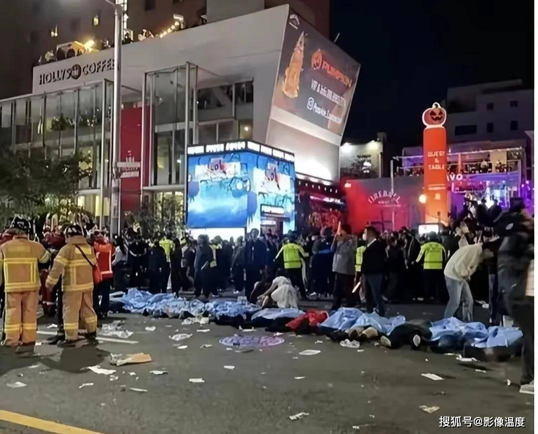 今天，韩国梨泰院现场阳光明媚，但这几十张图片，无法掩盖昨晚的悲惨一幕！