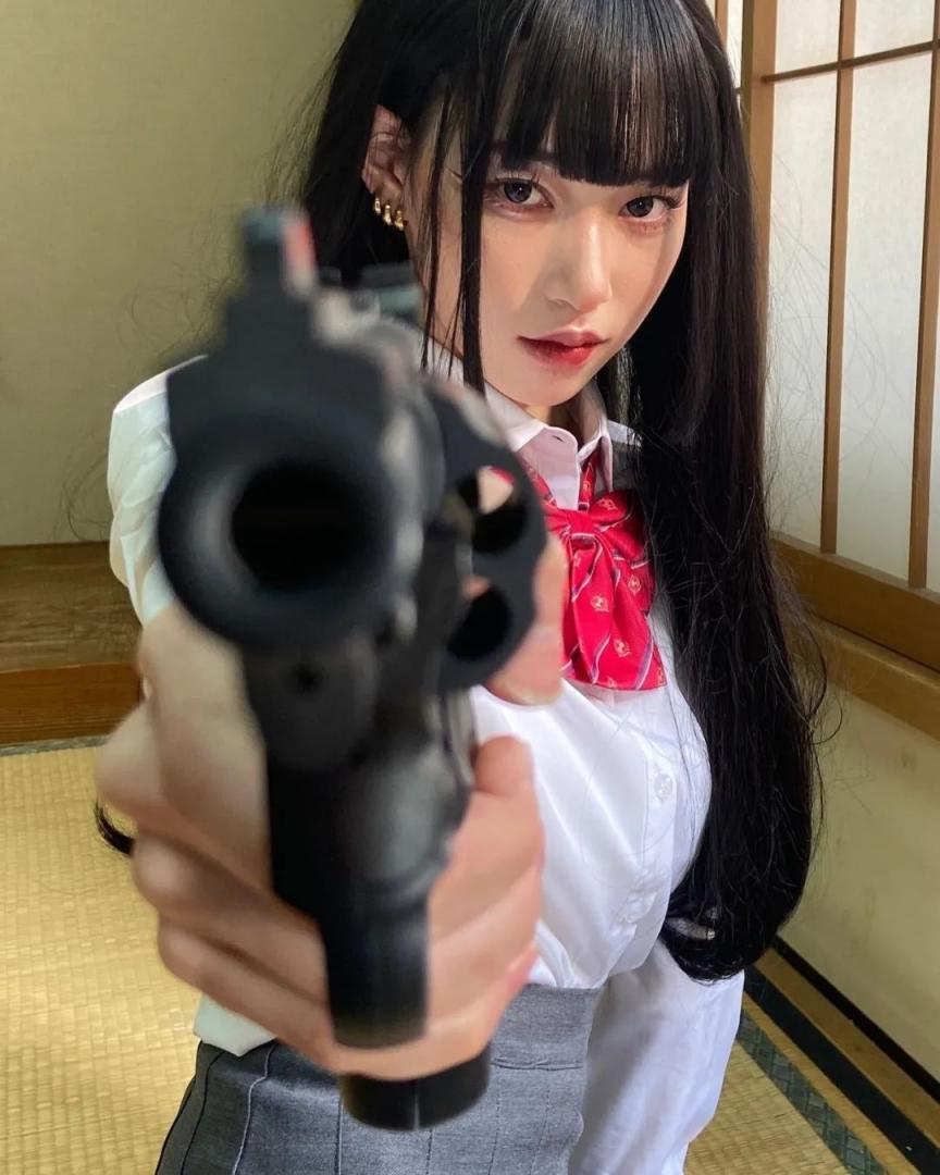 日本00后“黑道千金”爆火全网，一组照片吸粉百万：美到心跳加速！