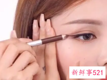 小眼睛怎么画眼线显眼睛大