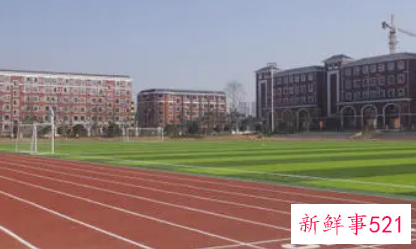 学校自荐信范文200字