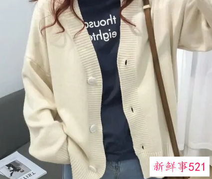 杏色大衣里面搭配什么颜色
