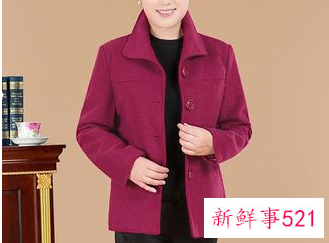 中年女士参加婚礼着装
