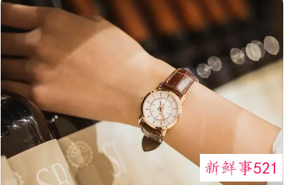 女戴什么色的手表招财