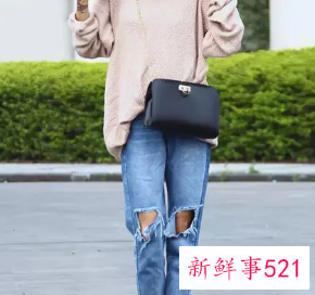 破洞牛仔裤怎么搭配上衣
