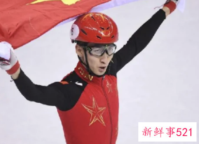 速度滑冰最早的比赛场地是什么地方