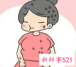 女性稍微一动就胸口和满头大汗