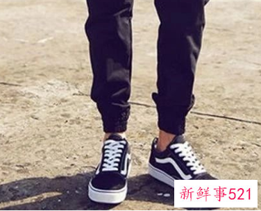 束腿裤配什么鞋子男