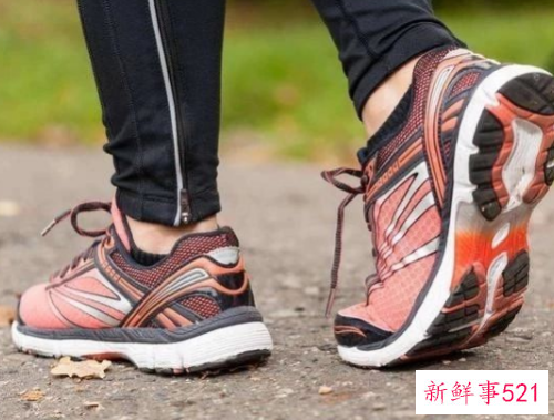 束腿裤配什么鞋子男