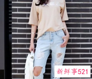 破洞牛仔裤怎么搭配上衣