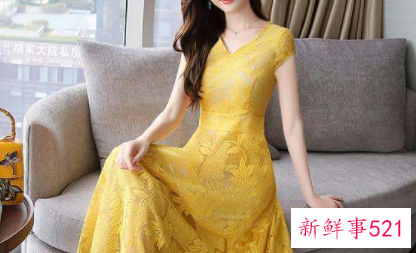 中年女人穿什么颜色的裙子好看