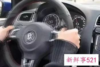 方向盘轻微震动咋回事