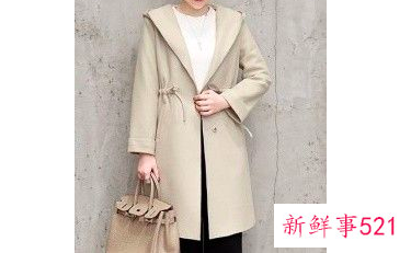 绿色大衣里面搭配什么好看