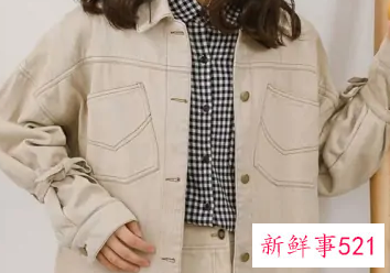 杏色大衣里面搭配什么颜色
