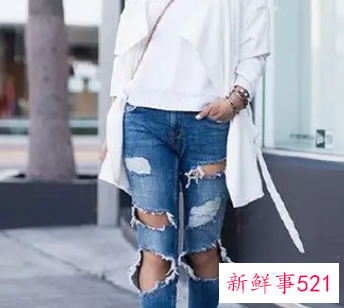 破洞牛仔裤怎么搭配上衣