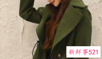 绿色大衣里面搭配什么好看
