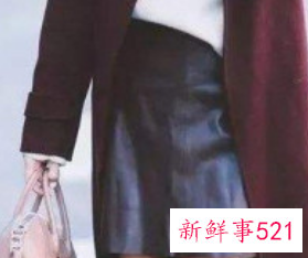 皮裙上面怎么搭配