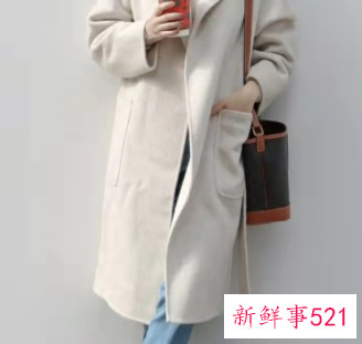 杏色大衣里面搭配什么颜色